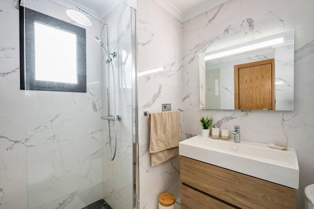 Superb & Sunny 2Br & 2Ba Apt. W/ Seaview, Malabata Tanger Kültér fotó